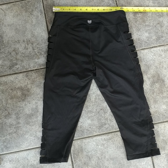 (2/$20) F21 black crops with side slits size small - Picture 4 of 8